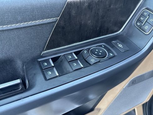 Used 2023 Ford F150 Lariat w/ Max Trailer Tow Package image 16