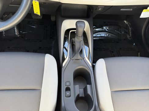 Used 2025 Toyota Corolla LE image 28