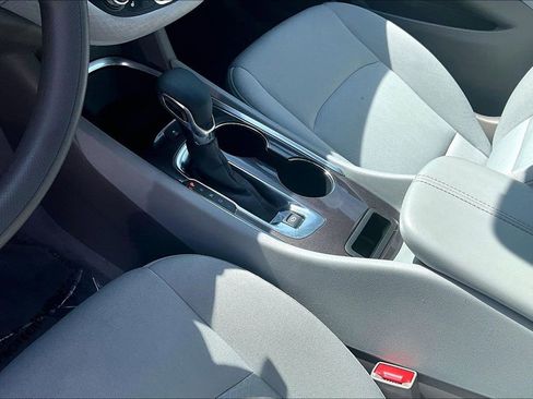 Used 2025 Chevrolet Malibu LT image 18