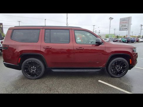 Used 2023 Jeep Wagoneer Series II AWD/4WD image 9