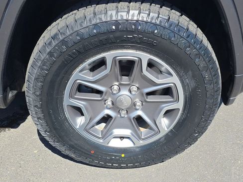 Used 2014 Jeep Grand Cherokee Overland w/ Advanced Technology Group AWD/4WD image 49