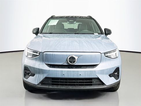 Used 2023 Volvo XC40 Recharge Plus image 2