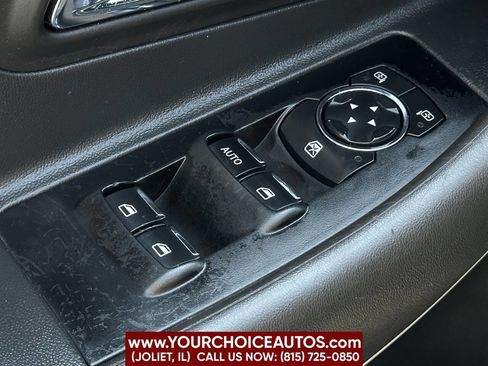 Used 2015 Ford Taurus SEL image 12