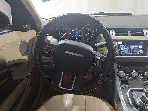 Used 2016 Land Rover Range Rover Evoque SE Premium image 11