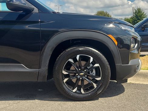 Used 2022 Chevrolet TrailBlazer LT w/ Convenience Package FWD image 9