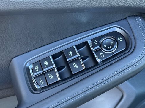 Certified 2026 Porsche Macan AWD/4WD image 13