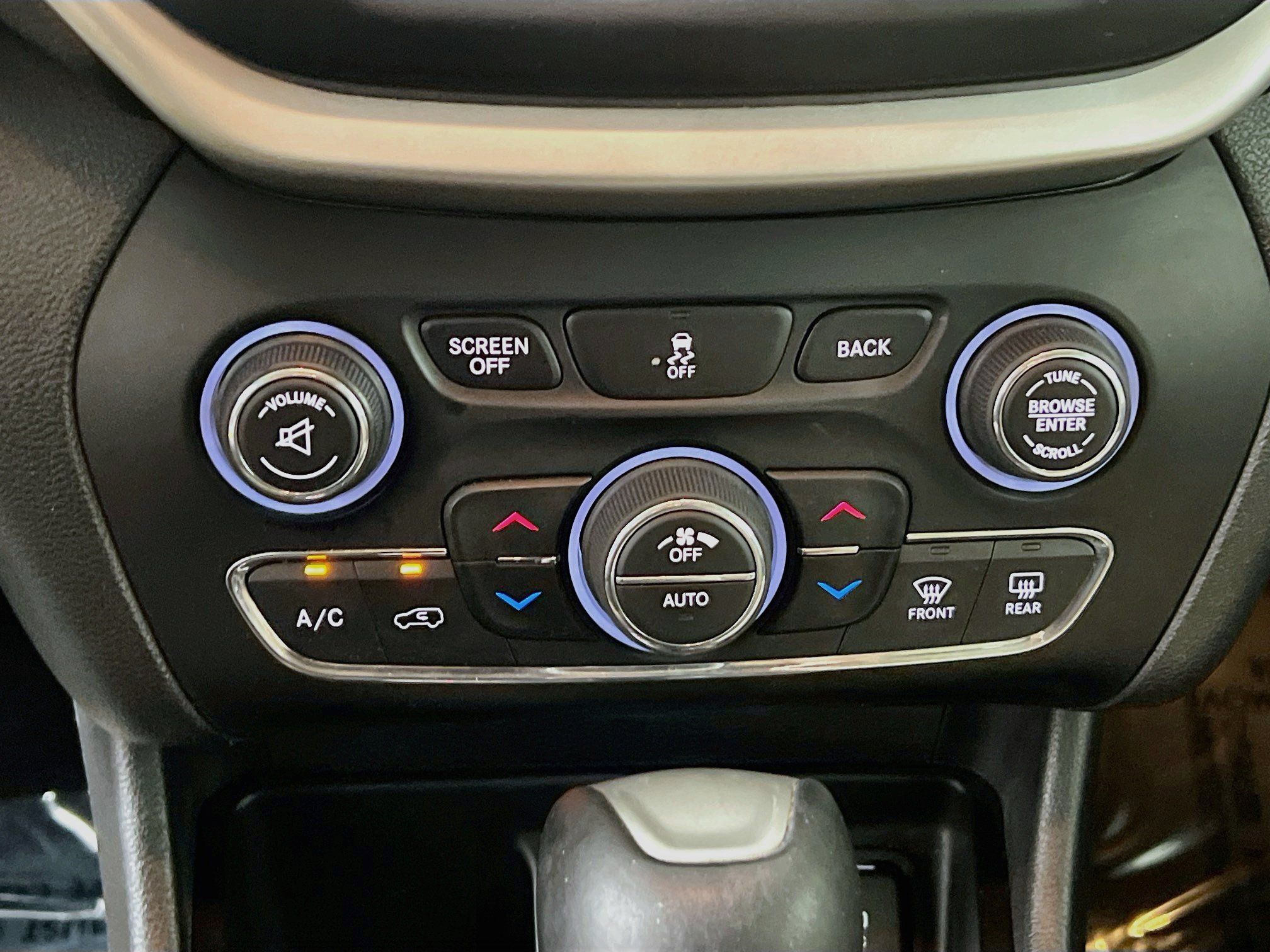 Used 2016 Jeep Cherokee Limited FWD image 26