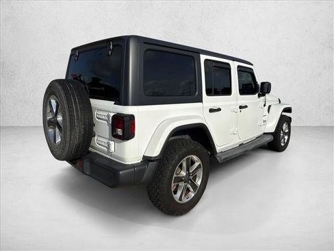 Used 2019 Jeep Wrangler Unlimited Sahara AWD/4WD image 4