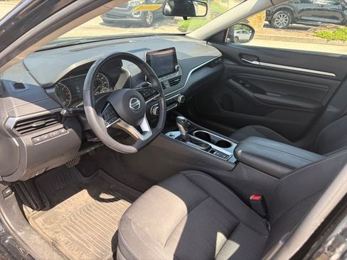 Used 2021 Nissan Altima 2.5 SV w/ SV Premium Package FWD image 2