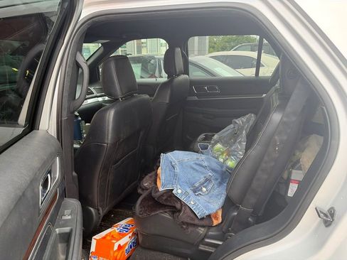 Used 2018 Ford Explorer Limited w/ Equipment Group 301A FWD image 9