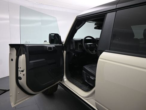 New 2026 Ford Bronco Badlands image 8