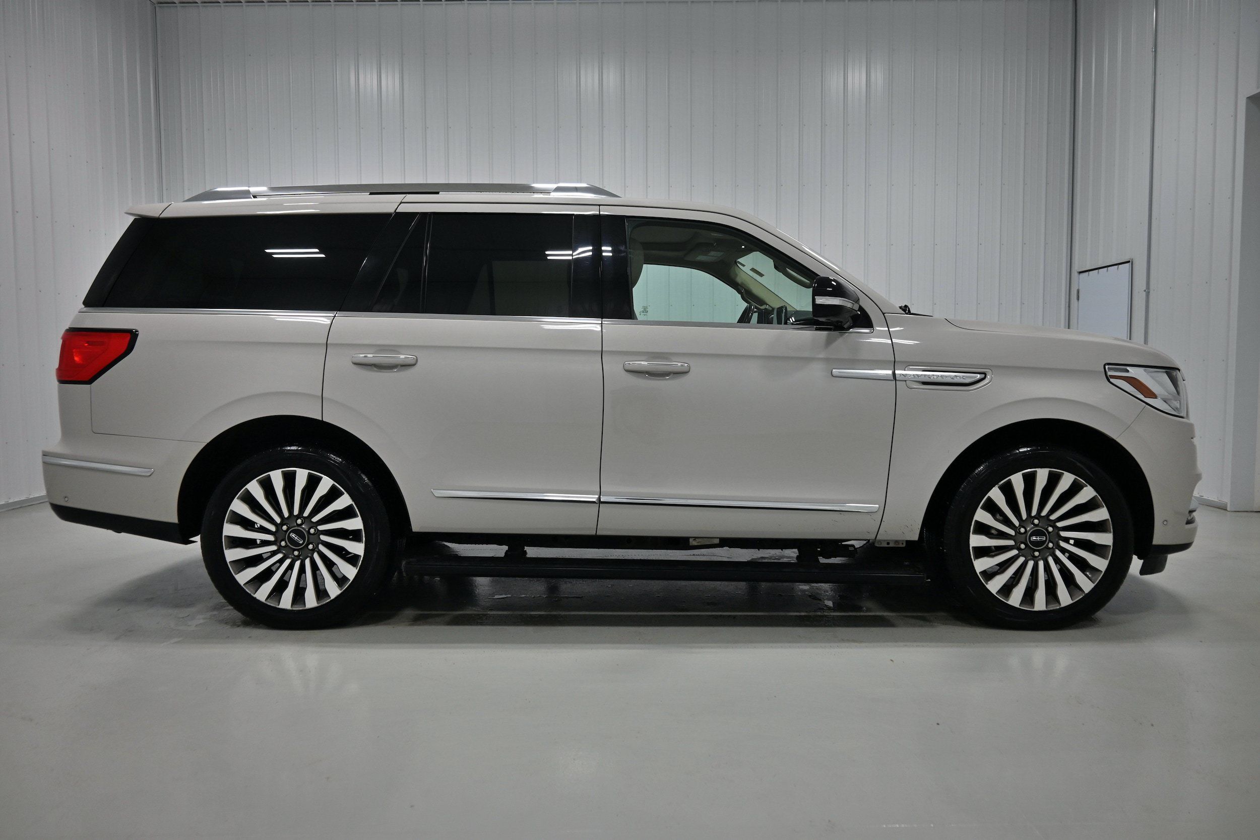 Used 2020 Lincoln Navigator Reserve w/ Luxury Package AWD/4WD image 39