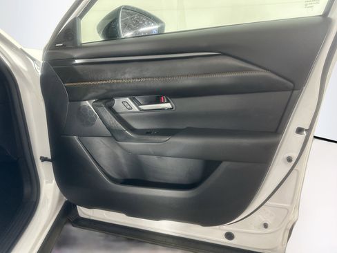 Used 2025 MAZDA CX-50 AWD 2.5 Hybrid w/ Premium Pkg image 32