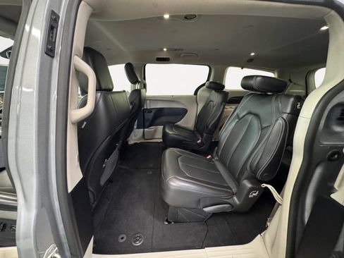 Used 2021 Chrysler Voyager Lxi FWD image 21