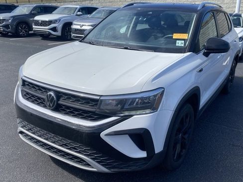 Used 2023 Volkswagen Taos SE image 14