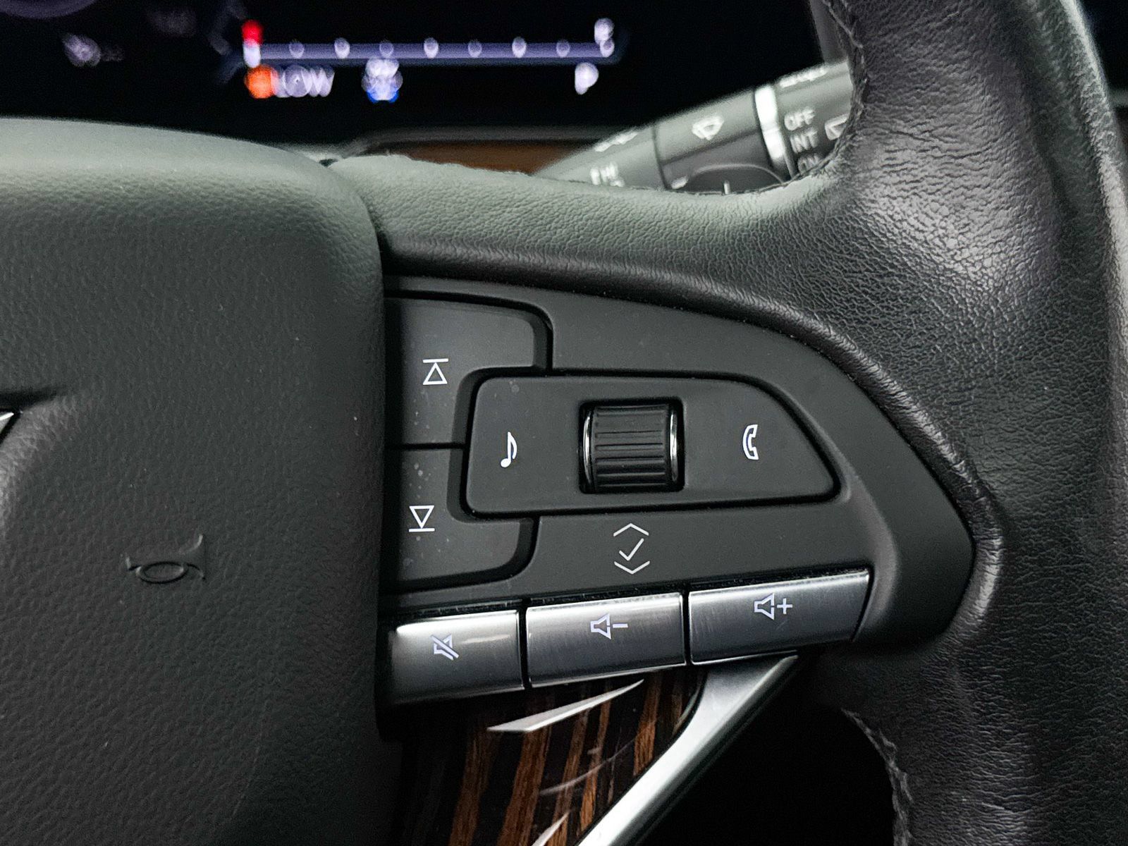 Used 2021 Cadillac Escalade ESV Premium Luxury AWD/4WD image 41
