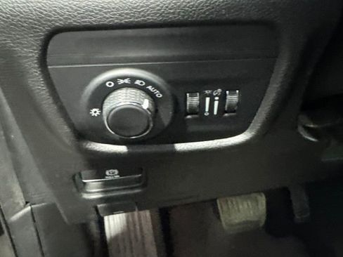 Used 2023 Jeep Grand Cherokee Altitude RWD image 13
