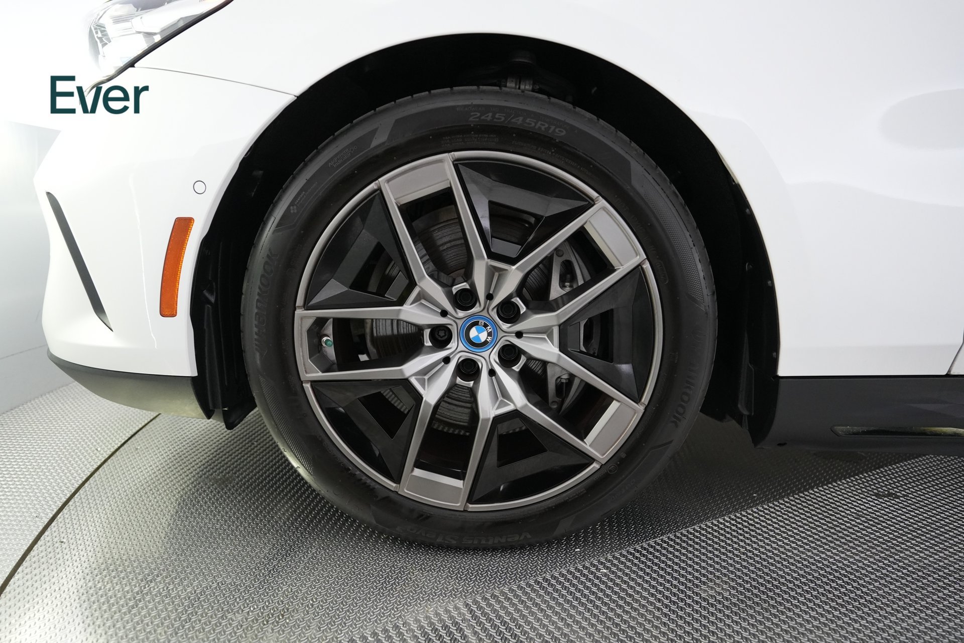 Used 2025 BMW i5 xDrive40 w/ Premium Package AWD/4WD image 19