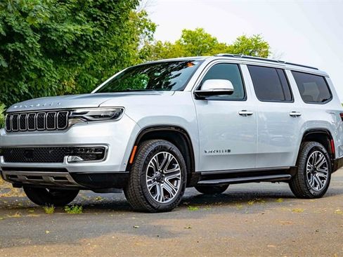 Used 2022 Jeep Wagoneer Series III w/ Flexible Seating Group image 18