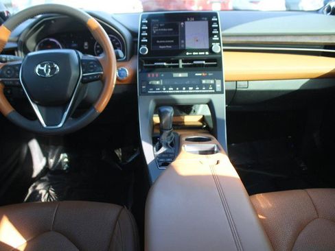 Certified 2022 Toyota Avalon Limited image 11