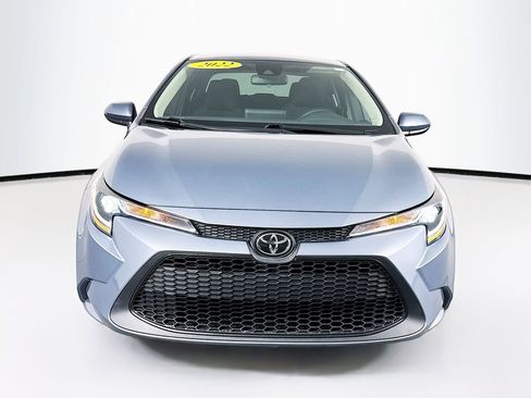 Used 2022 Toyota Corolla LE image 2