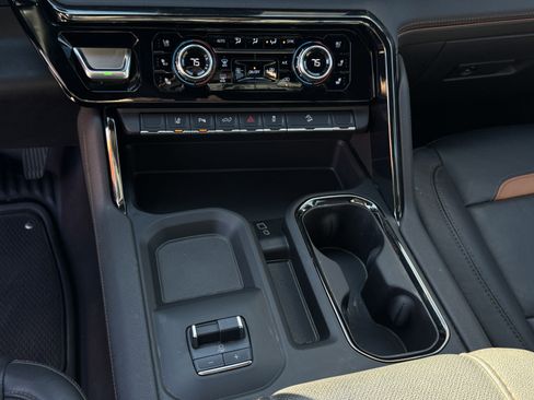 Used 2024 GMC Sierra 2500 AT4 w/ AT4 Preferred Package image 21