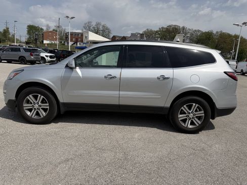Used 2017 Chevrolet Traverse LT image 4