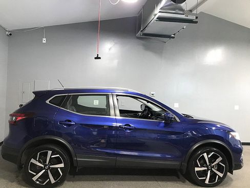 Used 2020 Nissan Rogue Sport SL w/ Premium Package FWD image 2