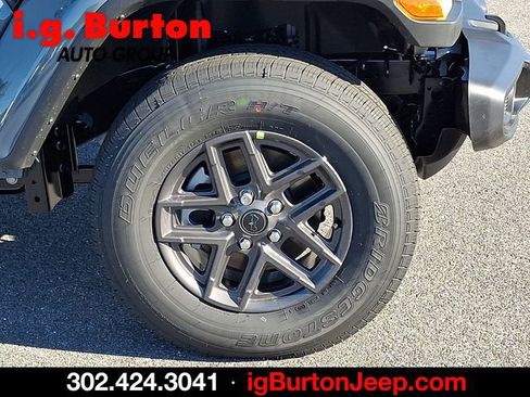 New 2026 Jeep Gladiator Sport image 6