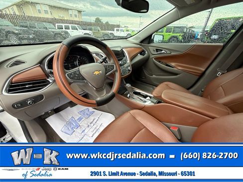 Used 2018 Chevrolet Malibu Premier w/ Premier Sun and Wheel Package FWD image 22