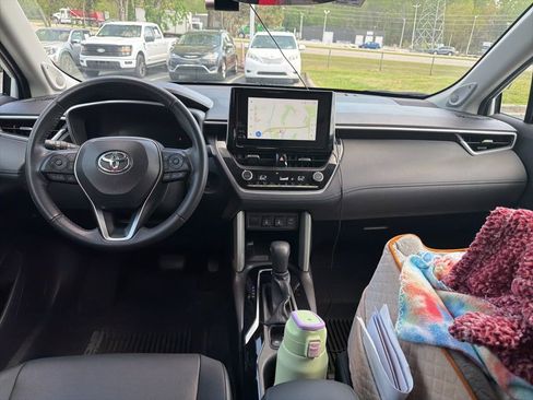Used 2024 Toyota Corolla Cross XLE AWD/4WD image 12