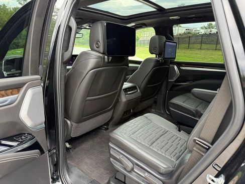 Certified 2025 Cadillac Escalade Premium Luxury Platinum w/ LPO, Floor Liner Package AWD/4WD image 26