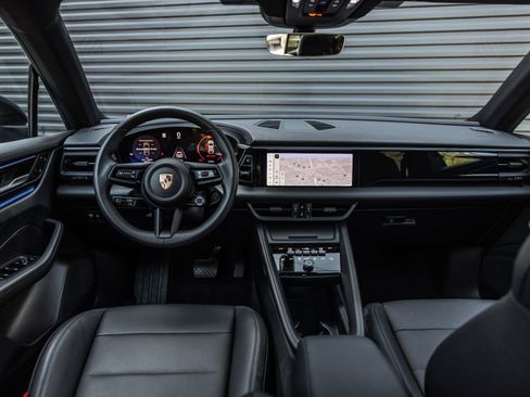 Certified 2025 Porsche Macan 4 Electric AWD/4WD image 11