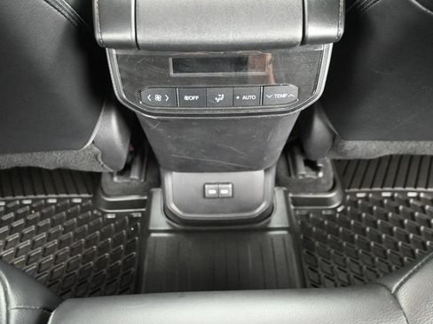 Used 2023 Toyota Highlander L AWD/4WD image 34