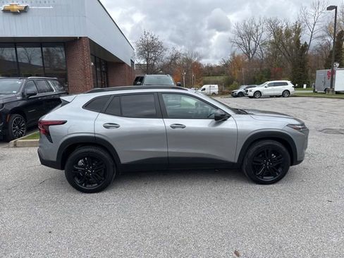 Used 2024 Chevrolet Trax ACTIV w/ Sunroof Package FWD image 8