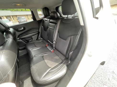 Used 2018 Jeep Compass Latitude FWD image 36
