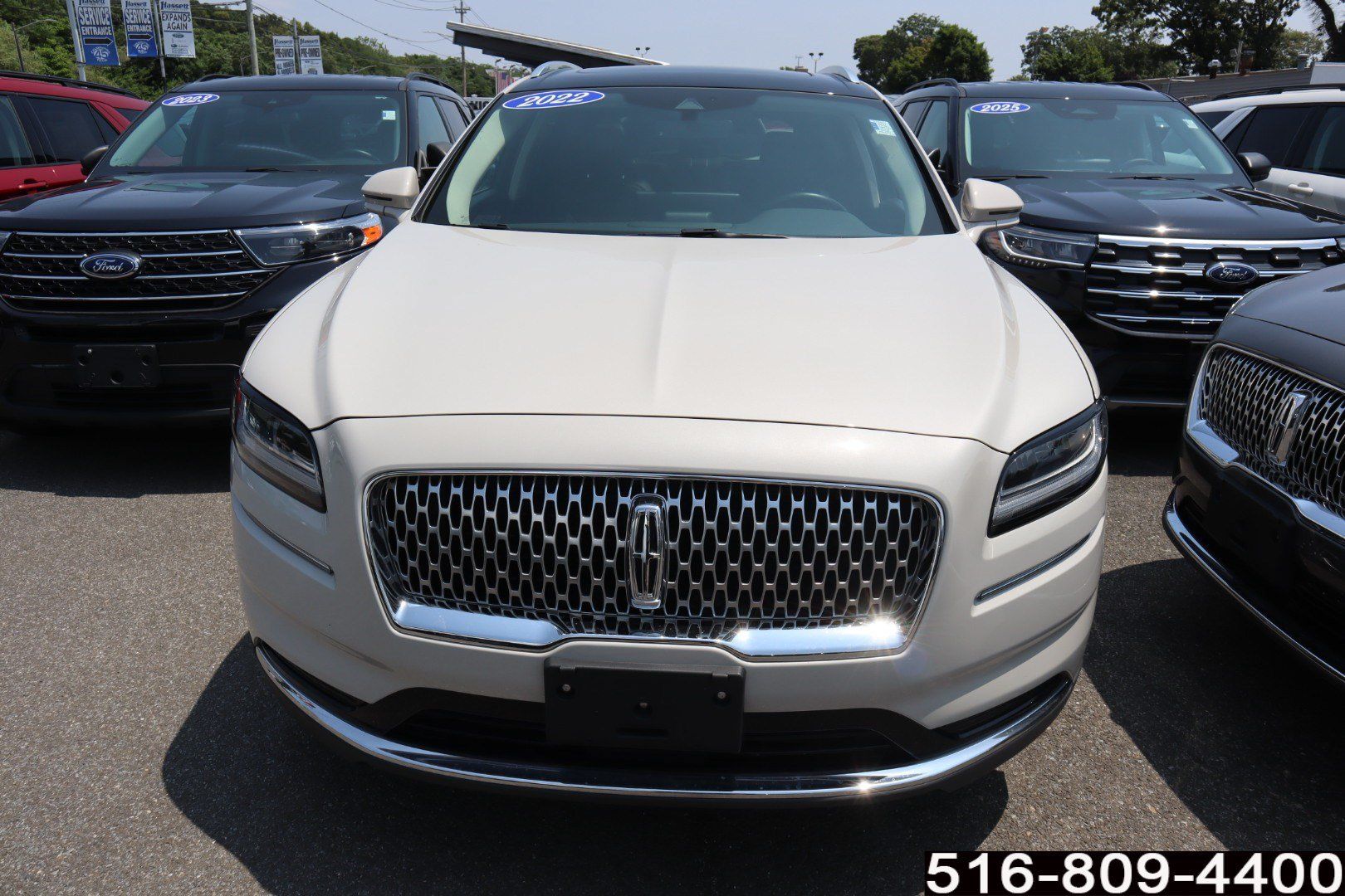 Used 2022 Lincoln Nautilus Reserve AWD/4WD image 2