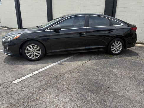 Used 2018 Hyundai Sonata SE FWD image 2
