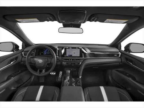 Used 2025 Toyota Camry SE FWD image 5