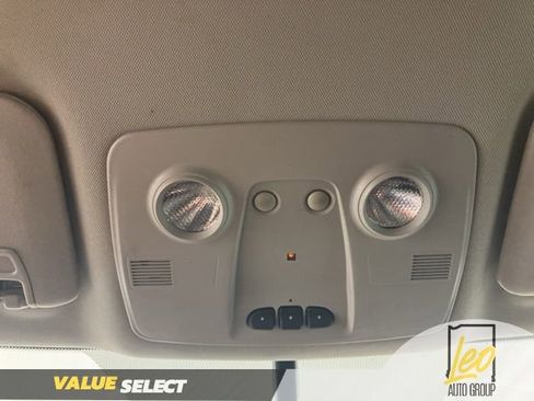 Used 2017 Chevrolet Traverse LT image 16