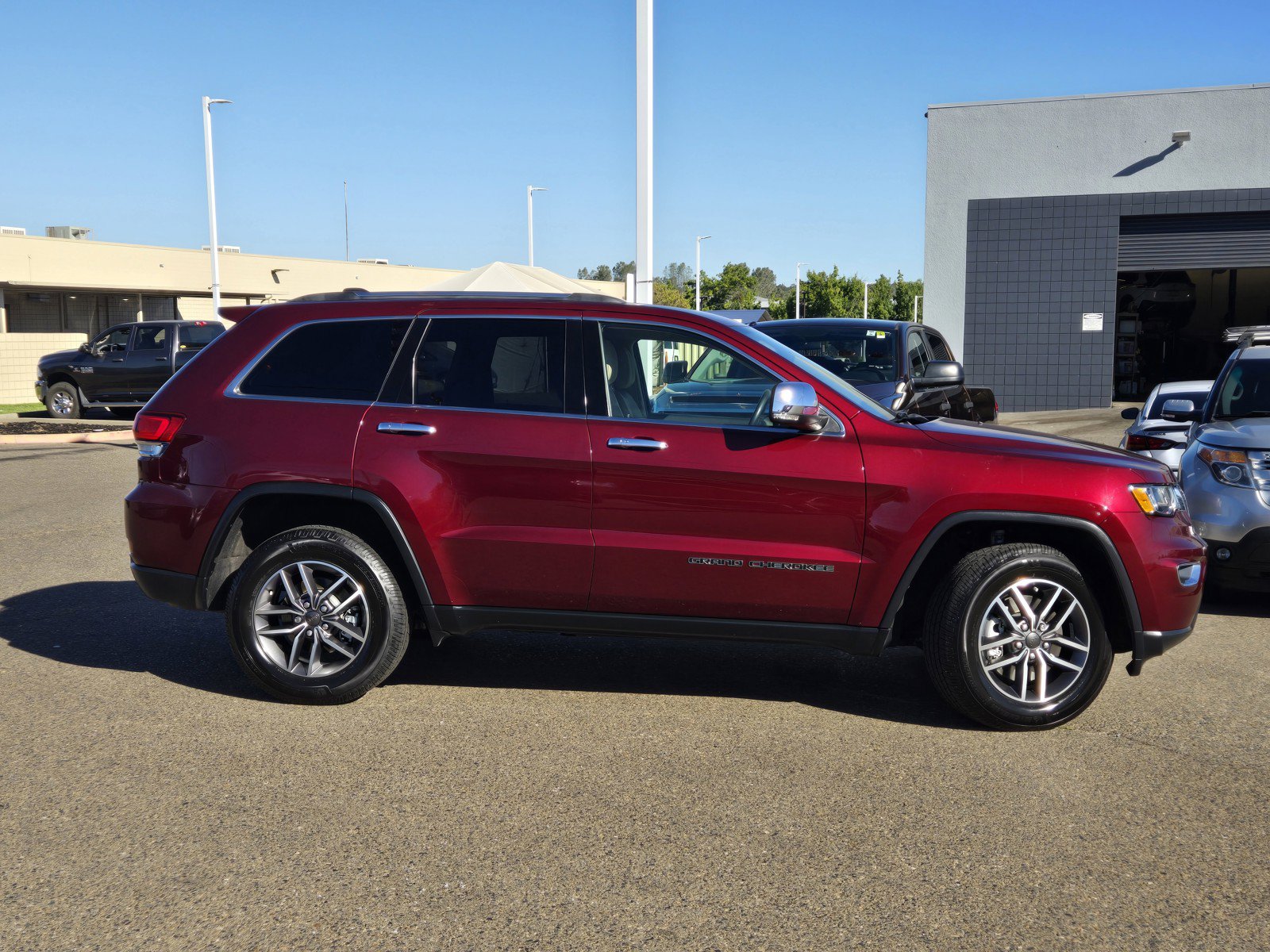 Used 2021 Jeep Grand Cherokee Limited w/ Luxury Group II AWD/4WD image 3