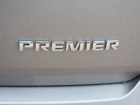 Used 2023 Chevrolet Traverse Premier image 8