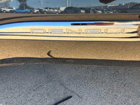 Used 2023 GMC Acadia Denali w/ Denali Ultimate Package image 10