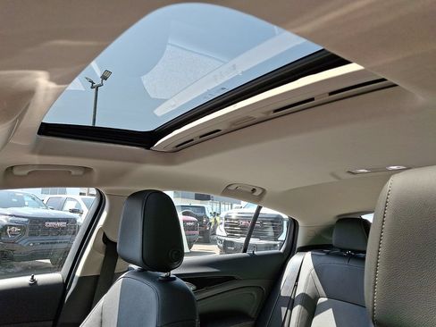 Certified 2018 Buick Regal Essence w/ Driver Confidence Package #1 AWD/4WD image 14