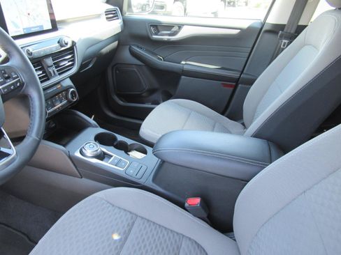 Used 2022 Ford Escape SE w/ Convenience Package FWD image 16