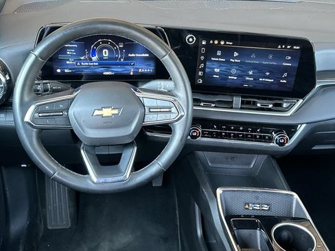 Used 2025 Chevrolet Equinox LT w/ Convenience Package II FWD image 16