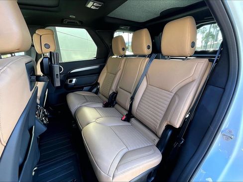 Used 2025 Land Rover Discovery Dynamic SE image 25