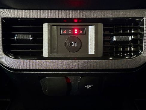 Used 2024 Ford F350 Platinum w/ FX4 Off-Road Package image 21