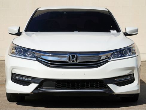 Used 2017 Honda Accord Sport image 6