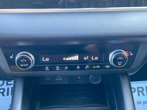 Used 2024 Mitsubishi Outlander SE AWD/4WD image 26